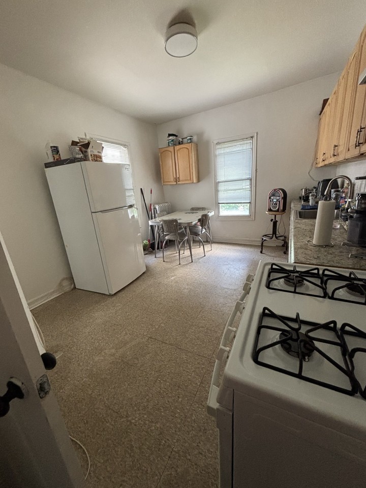 Listing photo 1 of 5