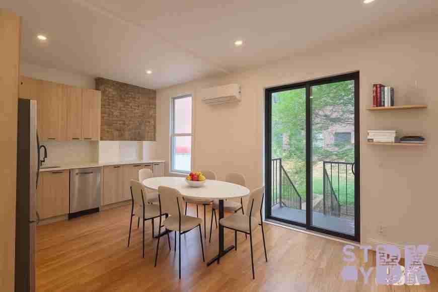 Listing photo 1 of 5