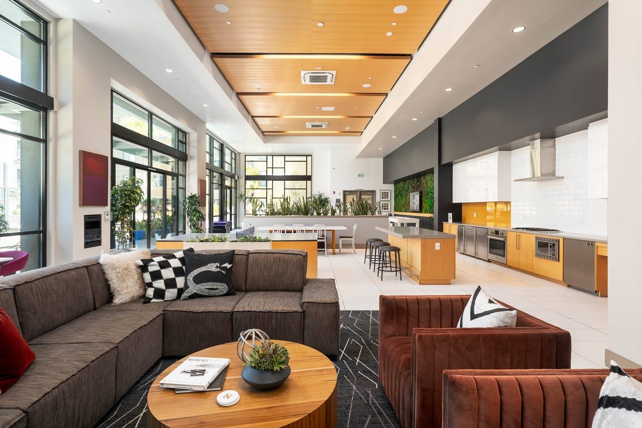 Listing photo 1 of 5