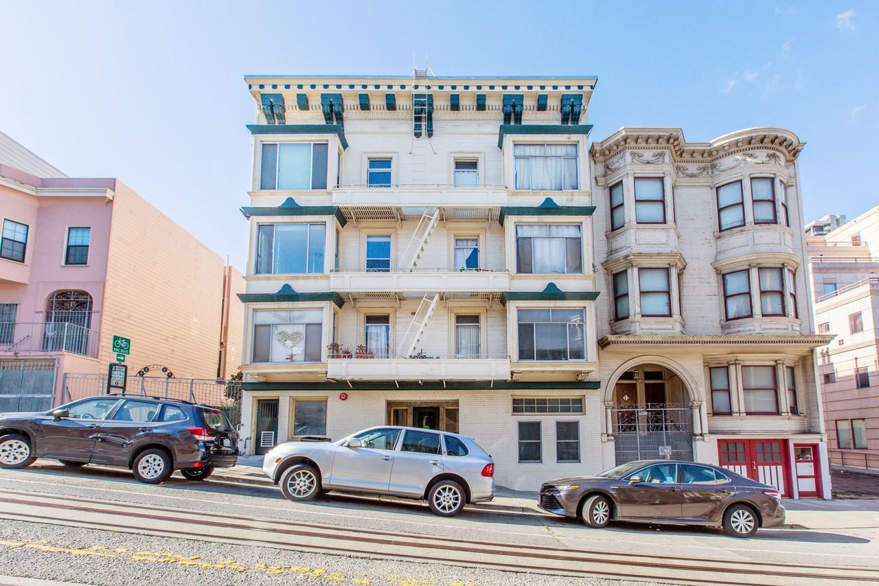 Listing photo 1 of 4