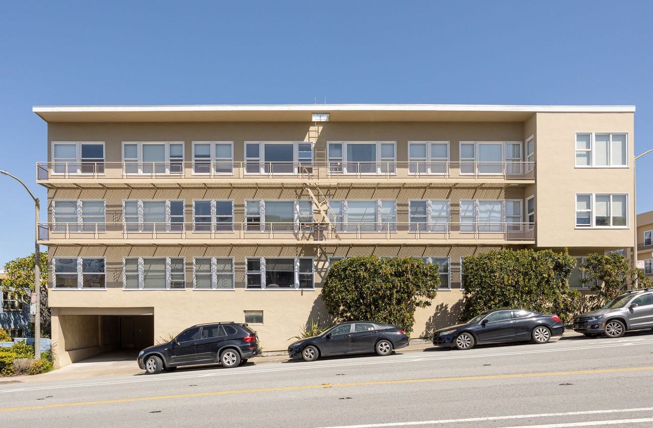 Listing photo 1 of 5