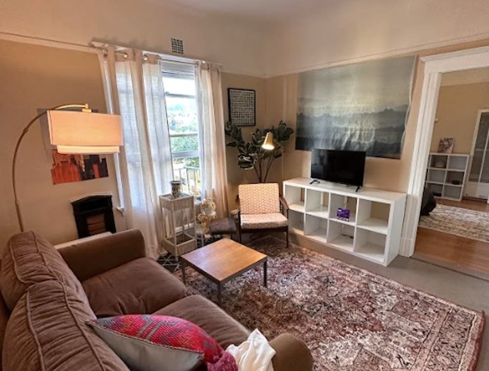 Listing photo 1 of 2