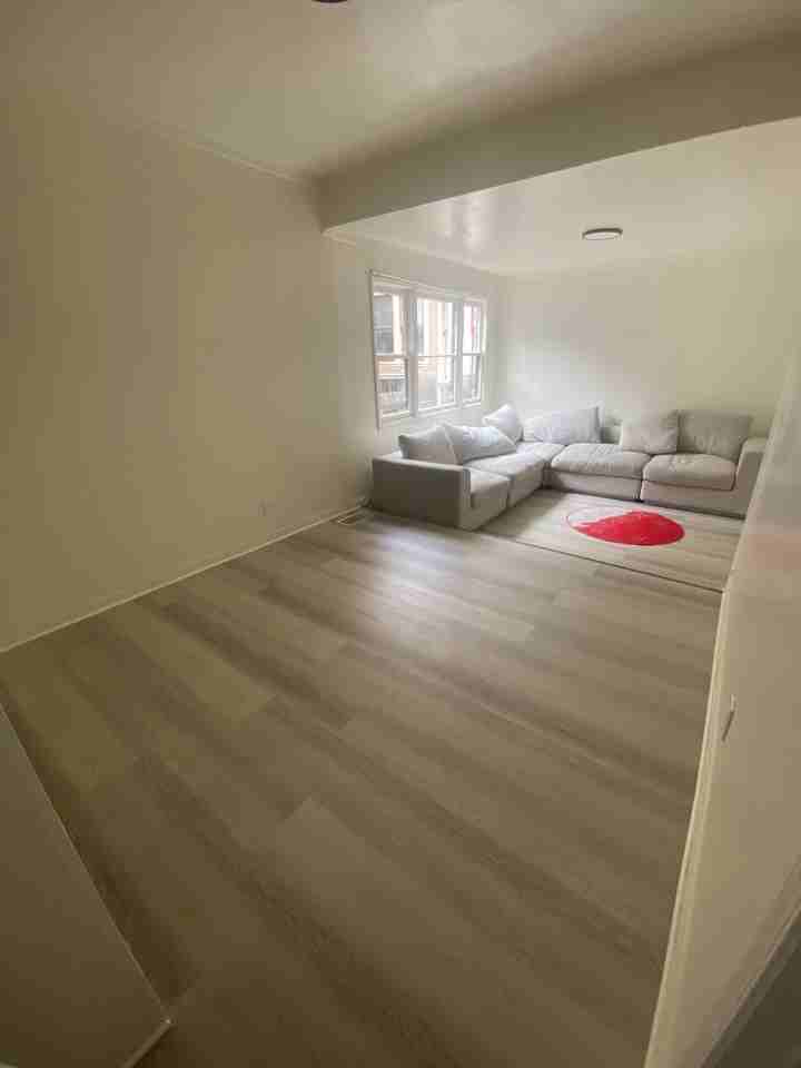 Listing photo 1 of 5