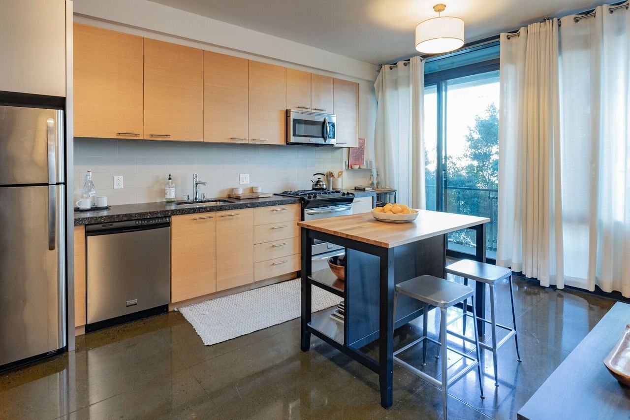 Listing photo 1 of 5