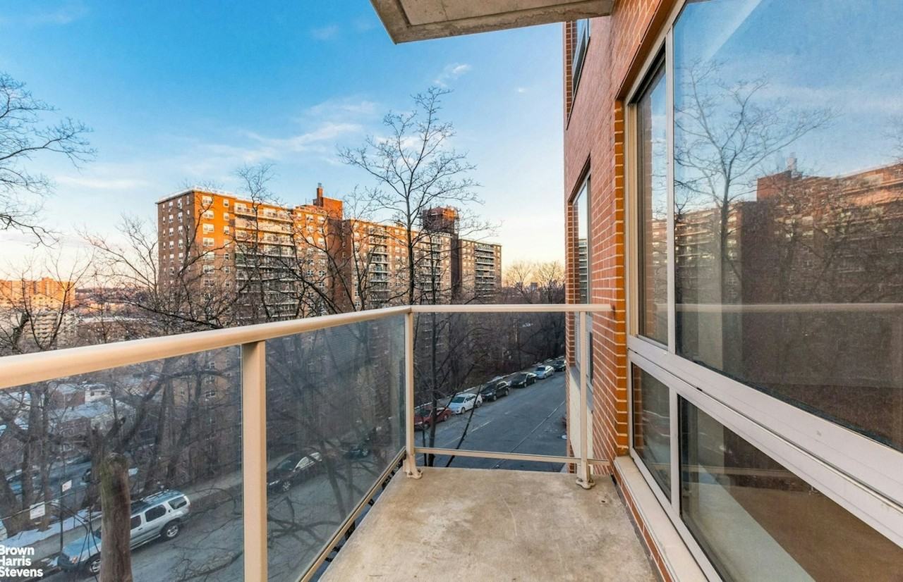 Listing photo 1 of 5