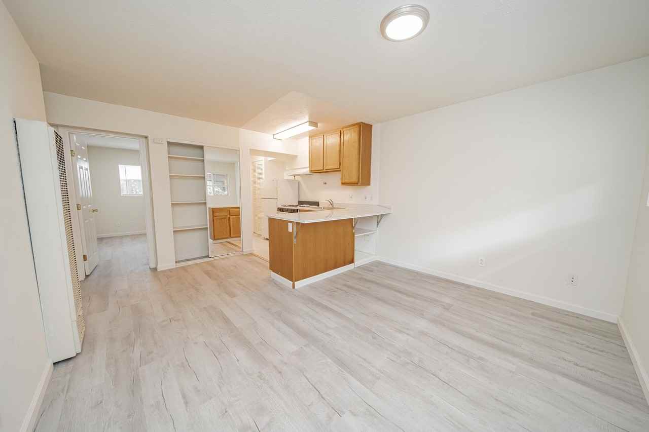 Listing photo 1 of 5