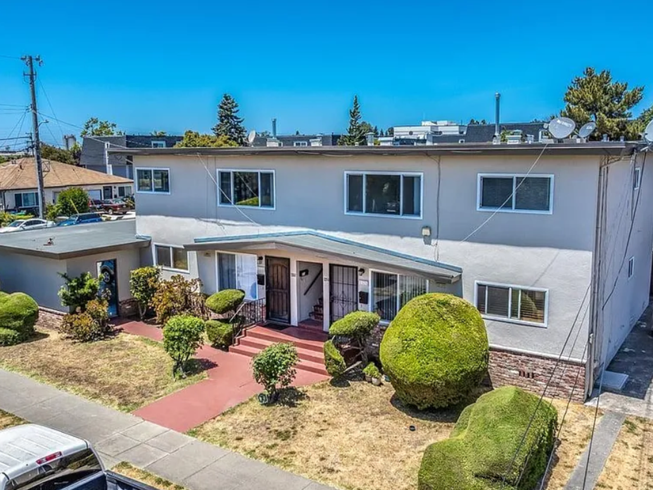 Listing photo 1 of 5