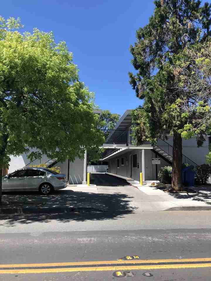 Listing photo 1 of 5