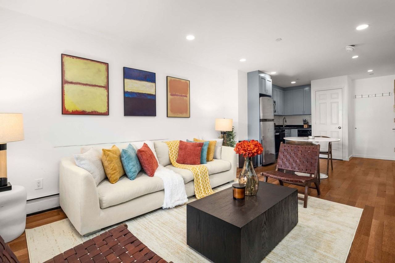 Listing photo 1 of 5