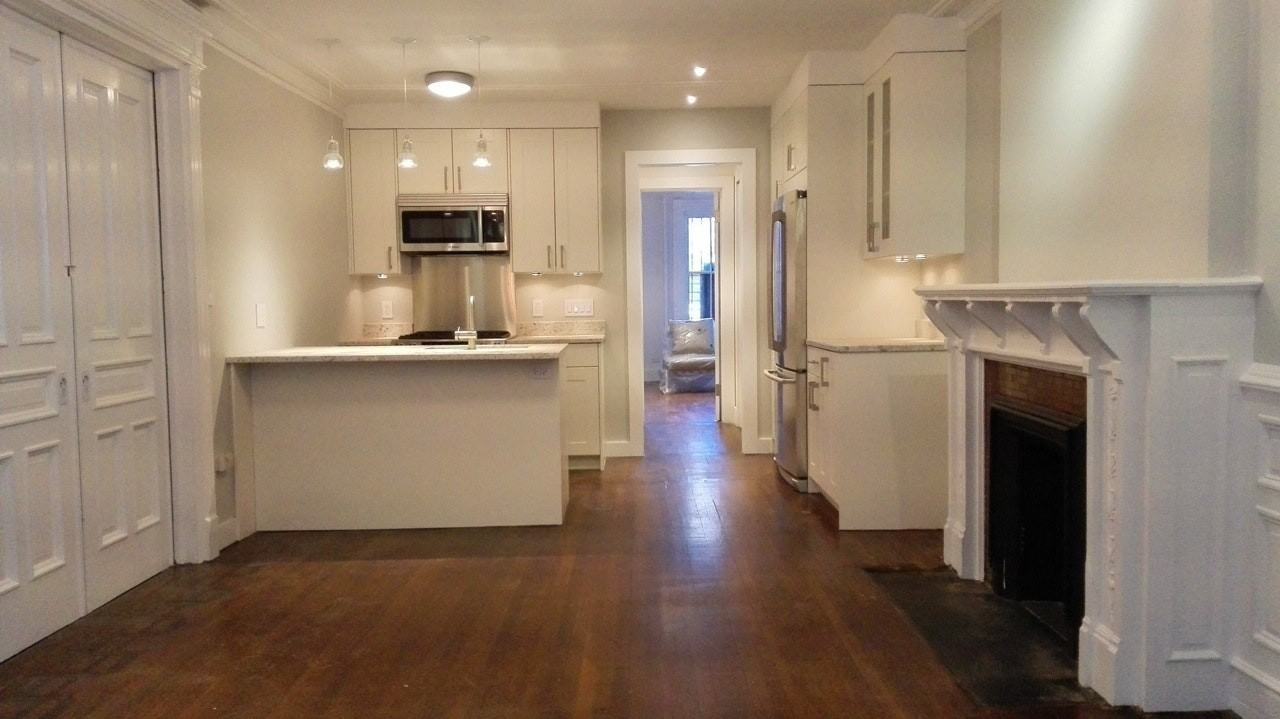 Listing photo 1 of 5