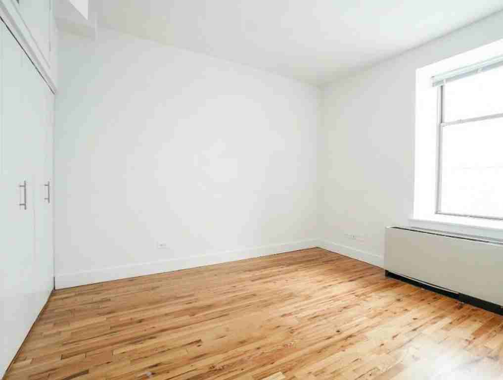 Listing photo 1 of 3