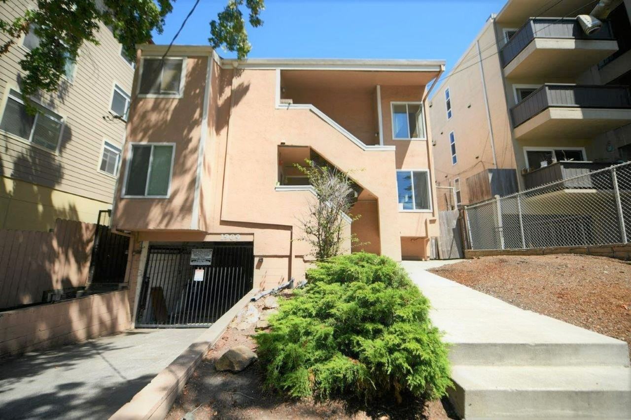 Listing photo 1 of 5