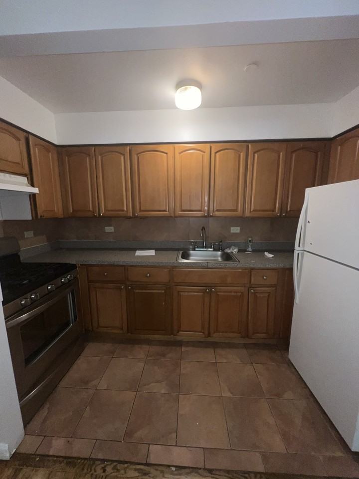 Listing photo 1 of 5