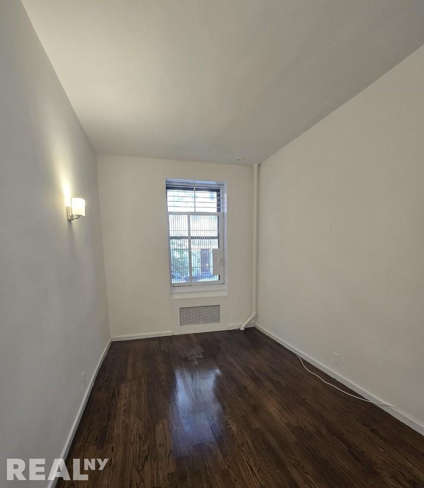 Listing photo 1 of 5