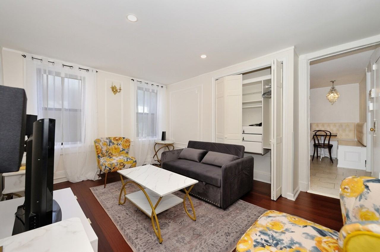 Listing photo 1 of 5