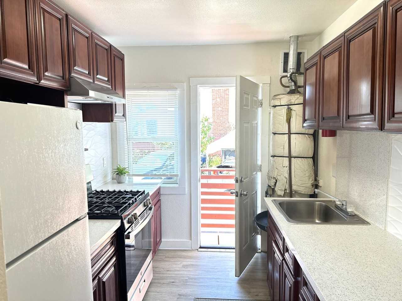 Listing photo 1 of 5