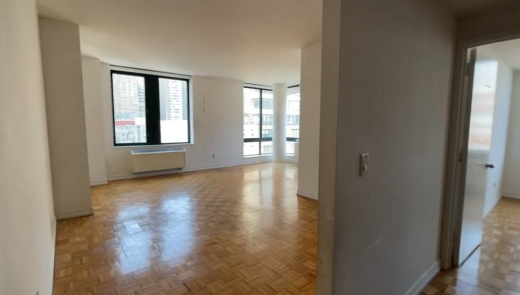 Listing photo 1 of 5