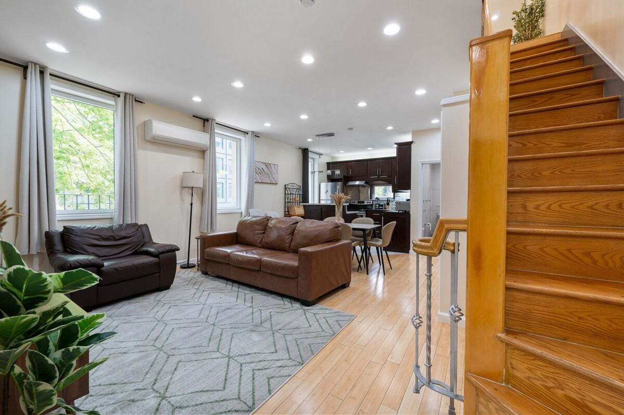 Listing photo 1 of 5