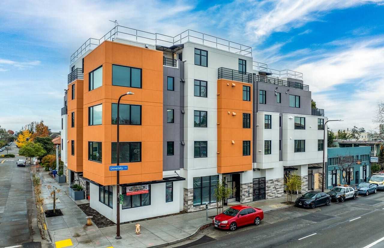 Listing photo 1 of 5