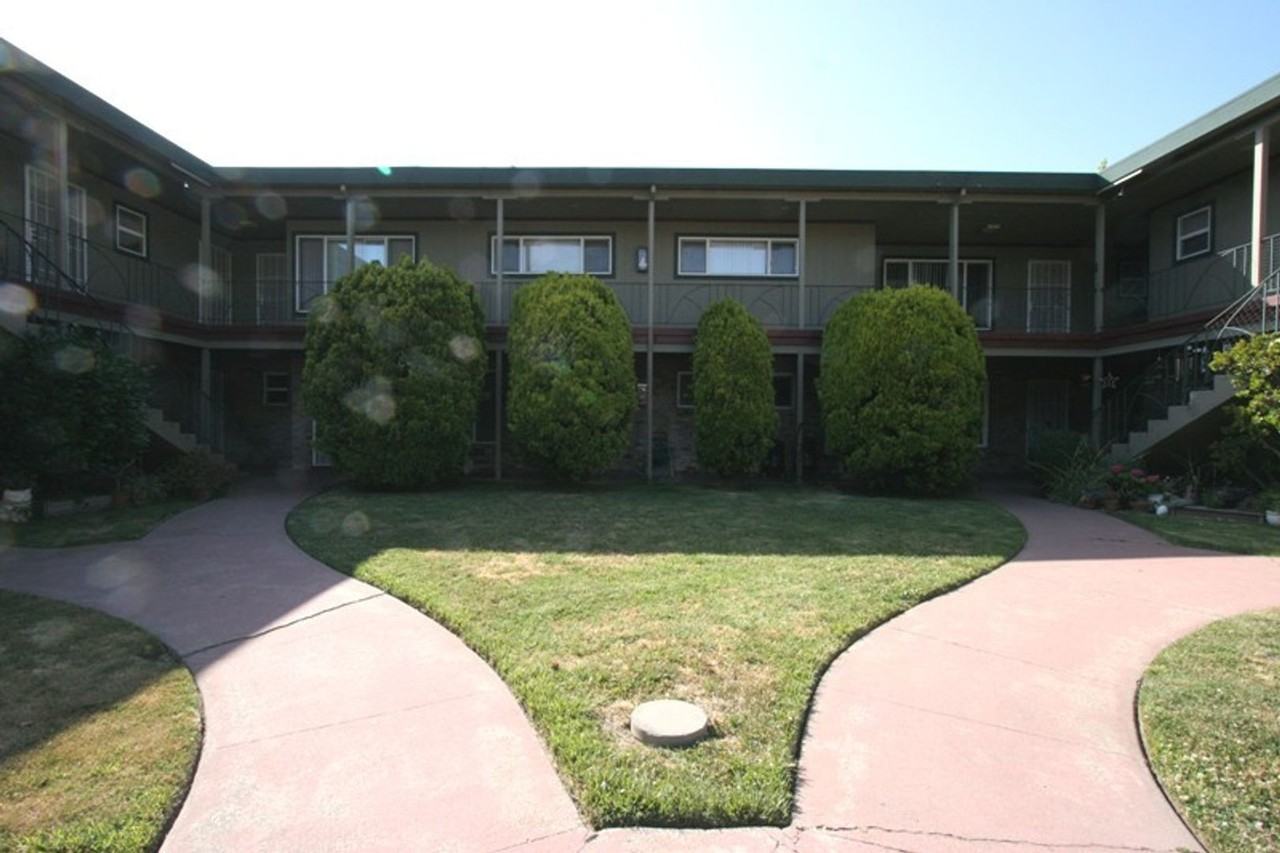 Listing photo 1 of 5