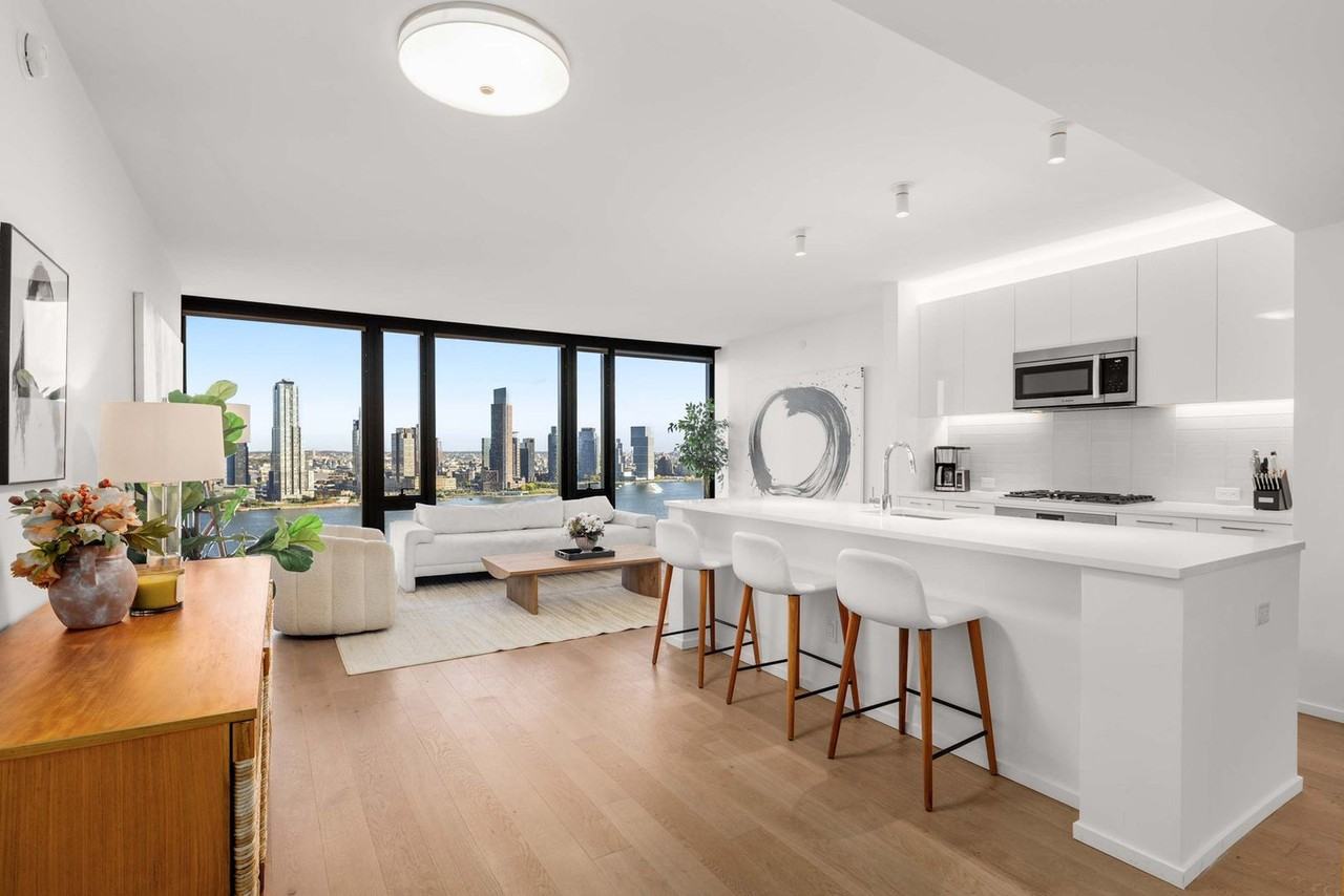 Listing photo 1 of 5