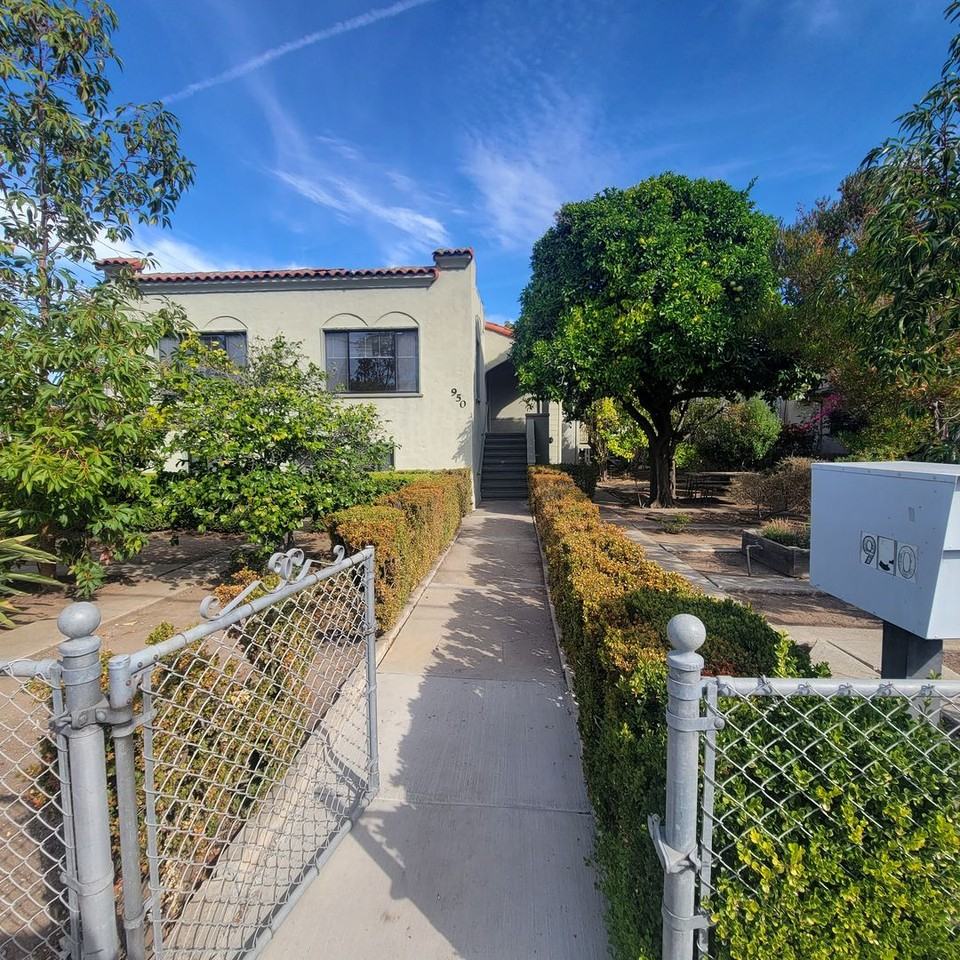 Listing photo 1 of 5