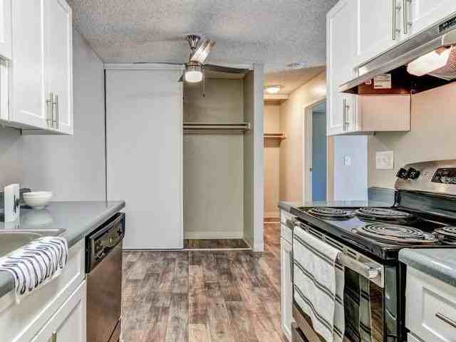 Listing photo 1 of 5