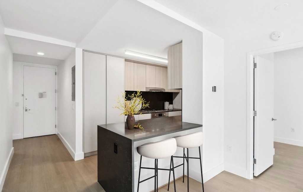 Listing photo 1 of 5