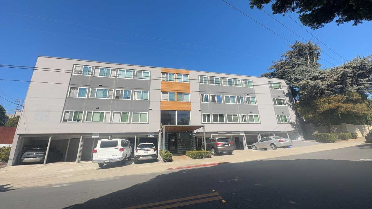 Listing photo 1 of 5