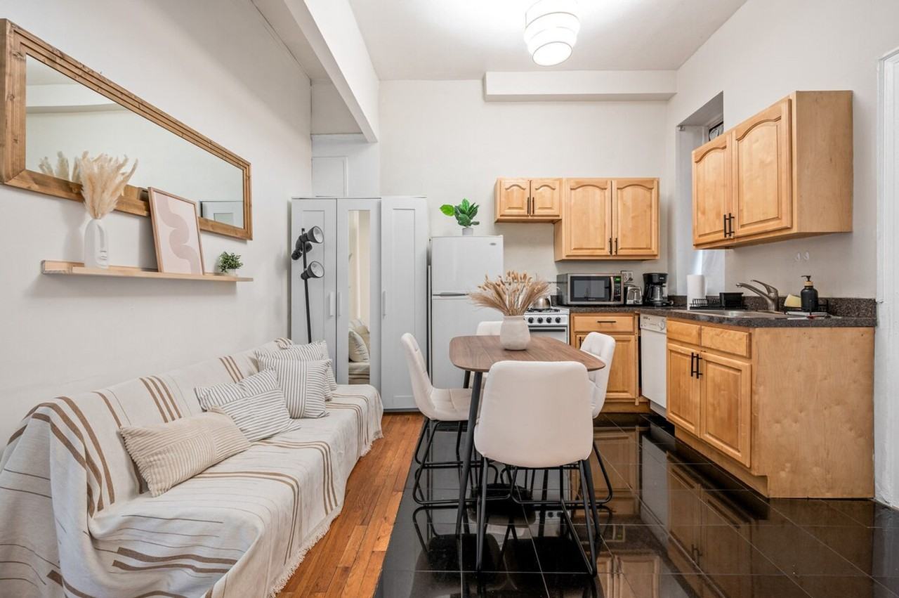 Listing photo 1 of 5