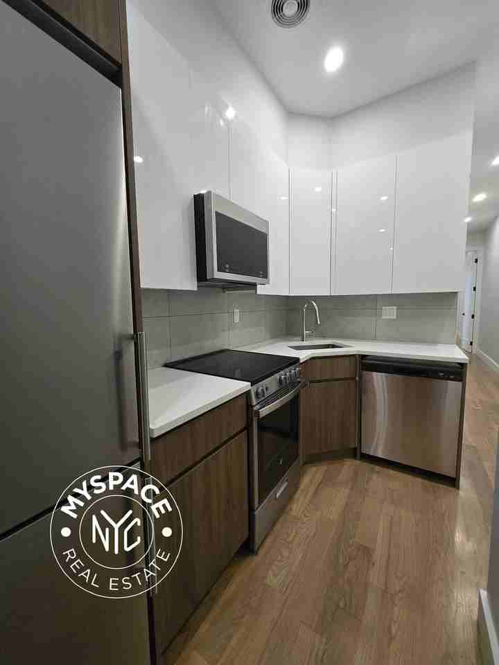 Listing photo 1 of 5