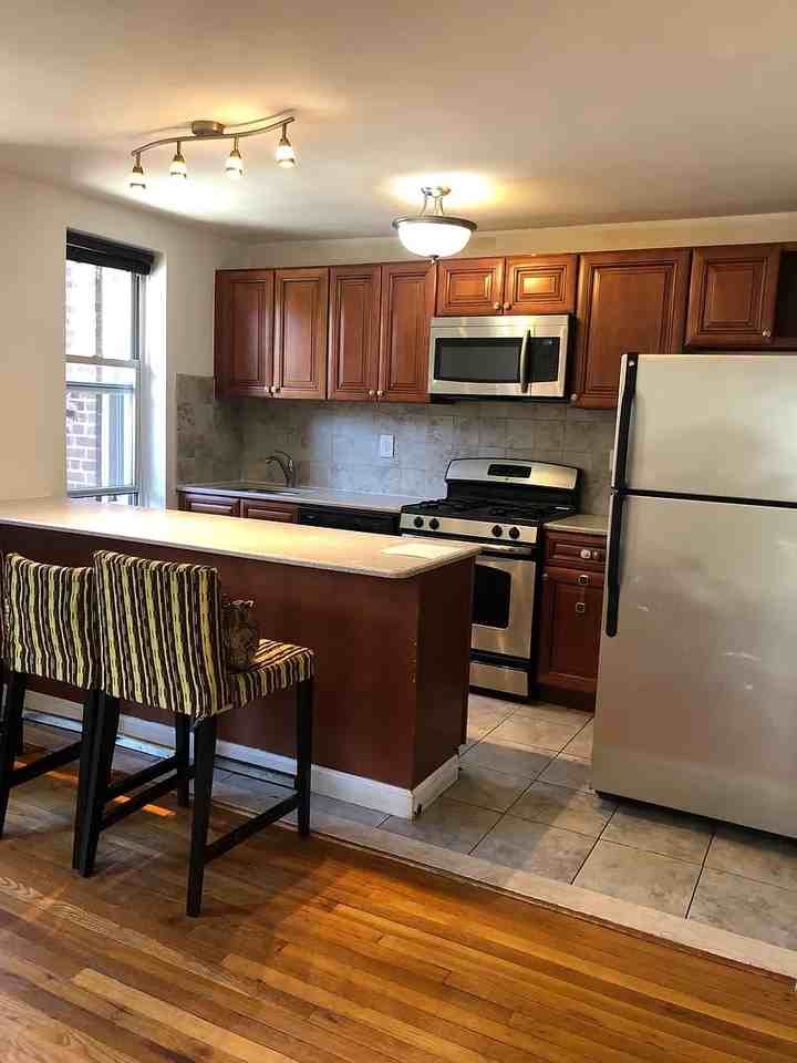 Listing photo 1 of 5