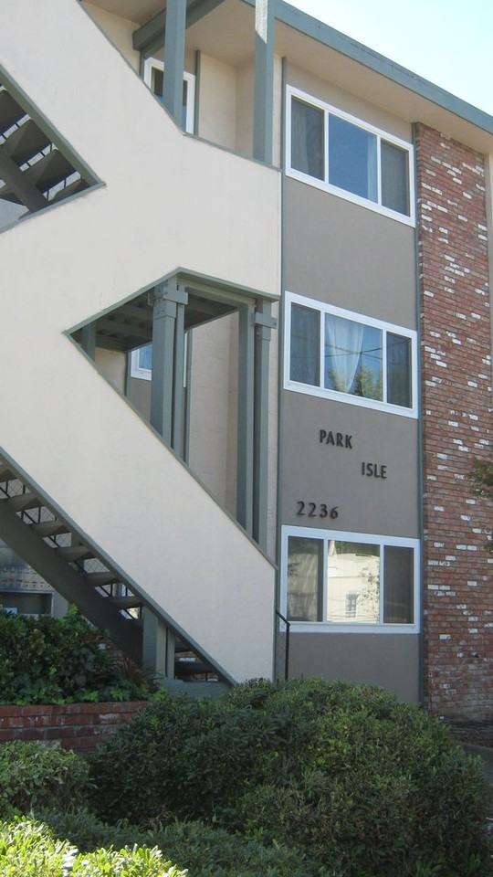 Listing photo 1 of 5