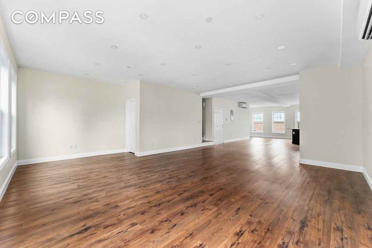 Listing photo 1 of 5