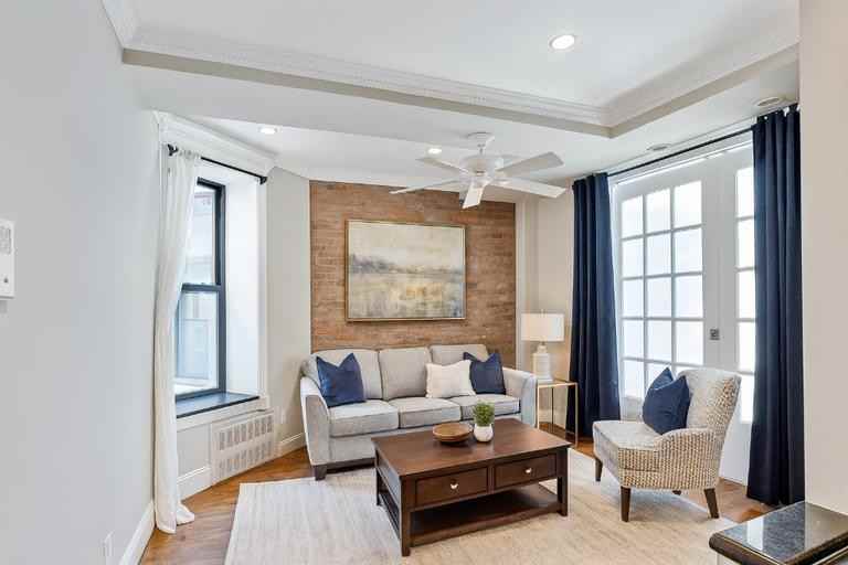 Listing photo 1 of 5