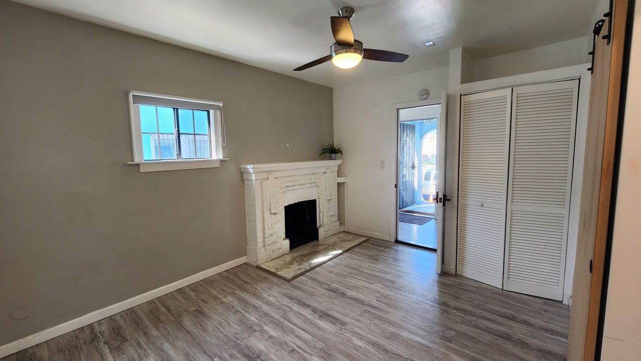 Listing photo 1 of 5