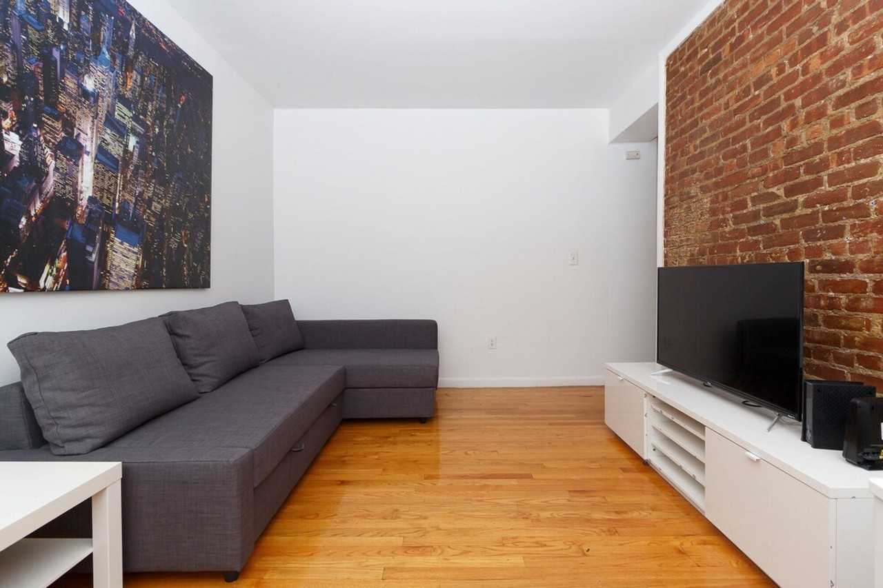 Listing photo 1 of 5