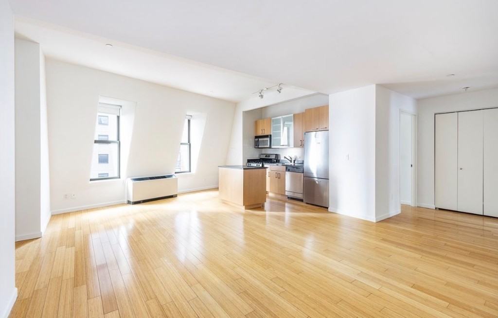 Listing photo 1 of 5
