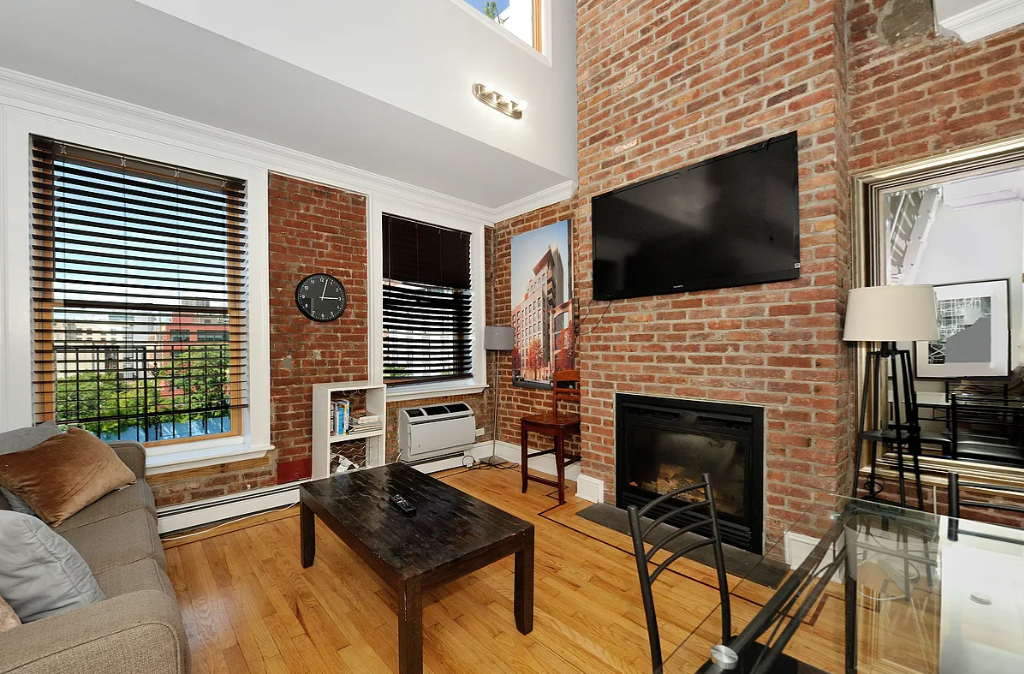 Listing photo 1 of 5