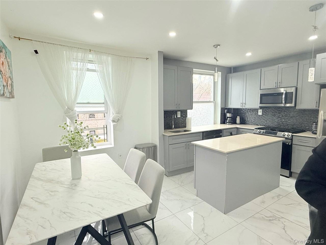 Listing photo 1 of 5