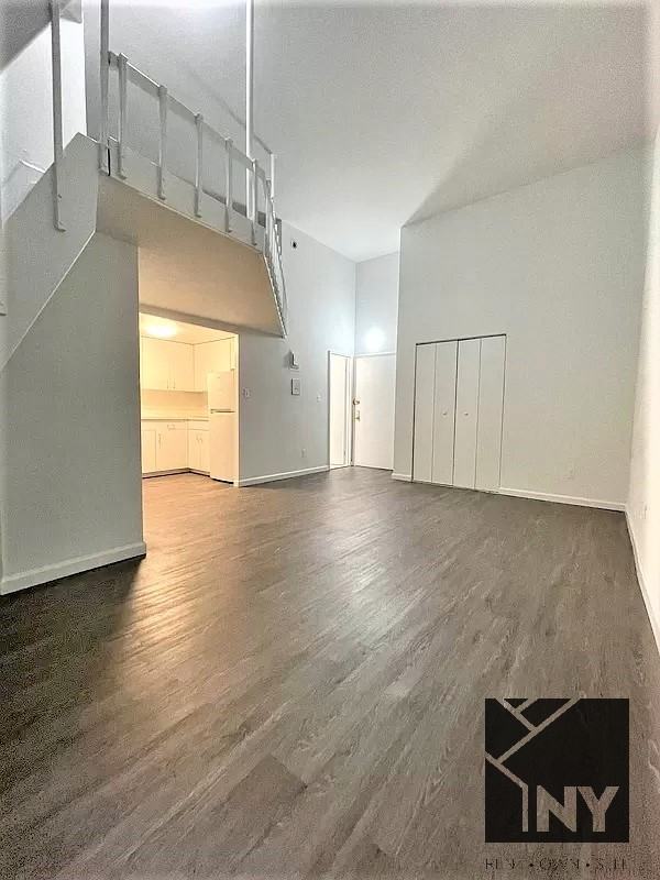 Listing photo 1 of 4