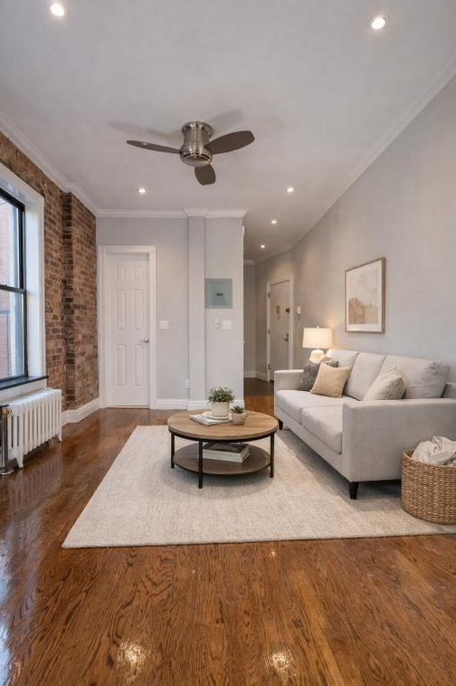 Listing photo 1 of 4