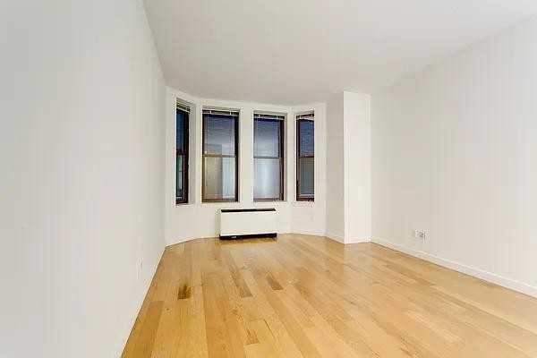 Listing photo 1 of 5