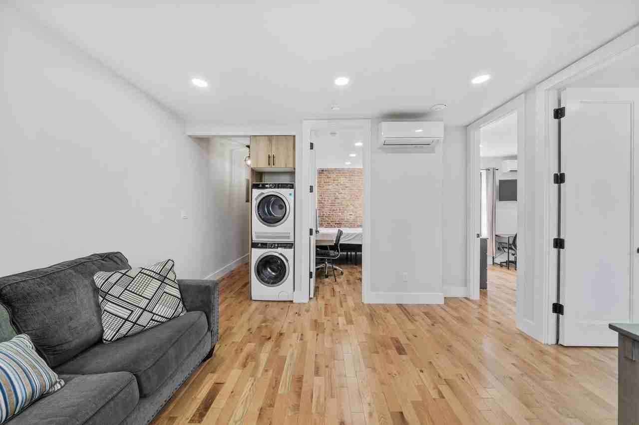 Listing photo 1 of 5