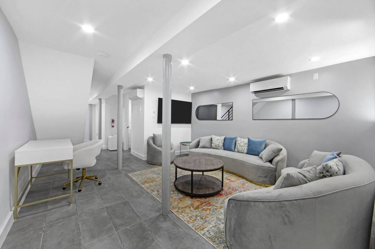 Listing photo 1 of 5