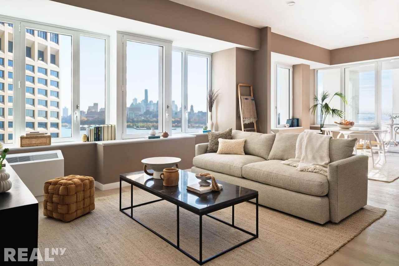 Listing photo 1 of 5