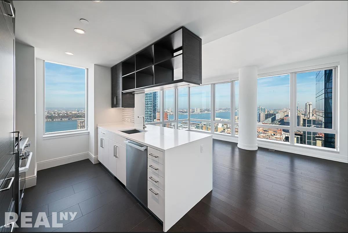 Listing photo 1 of 5