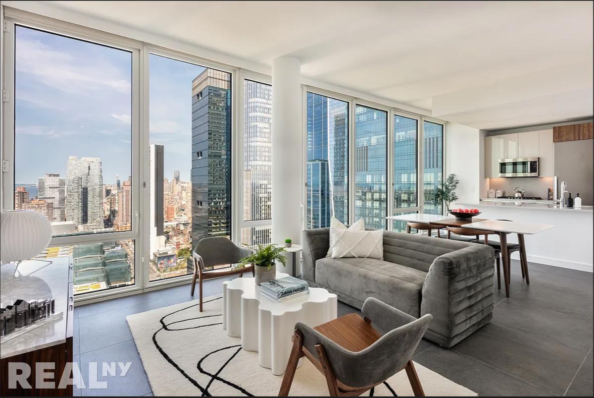 Listing photo 1 of 5