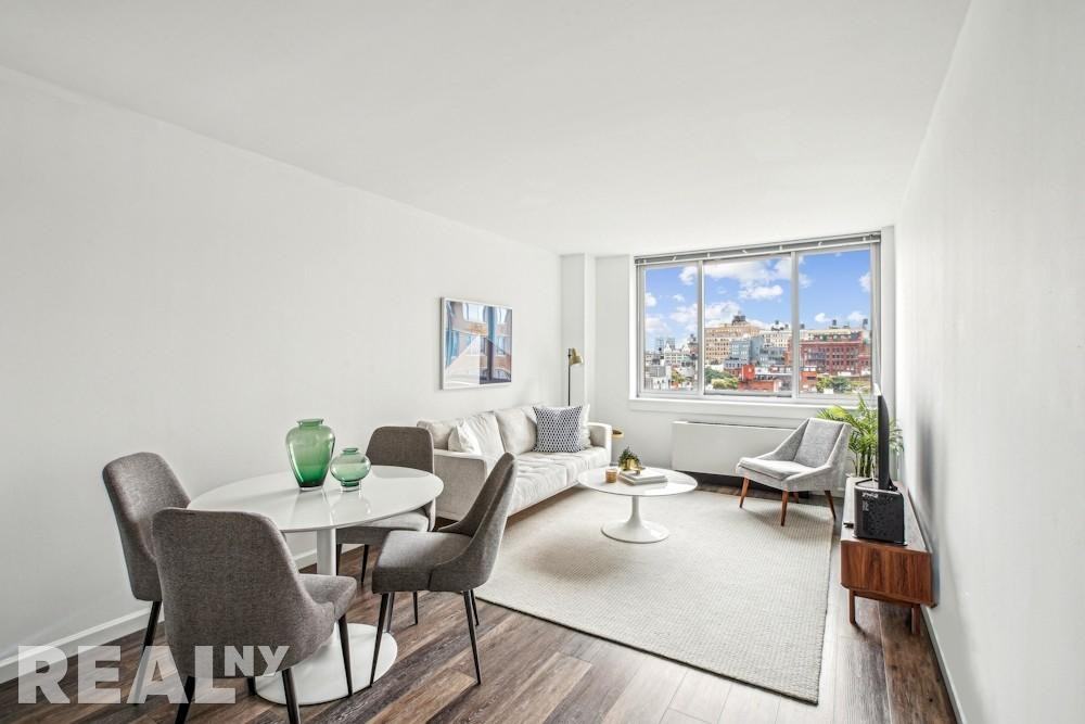 Listing photo 1 of 5