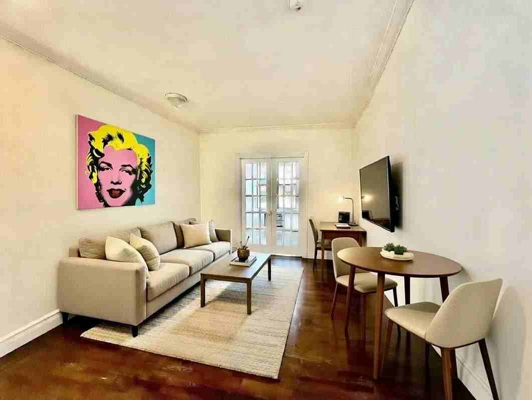 Listing photo 1 of 4